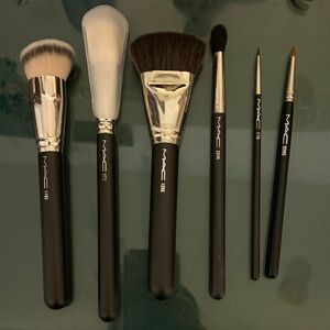 MAC Cosmetics Professional Makeup Brush Set - Black